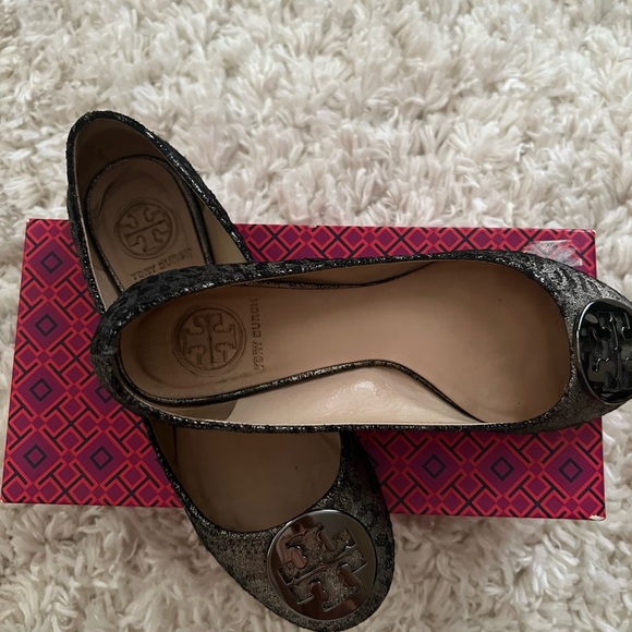 Reva ballet cheetah print Tory Burch flats. - Picture 2 of 4